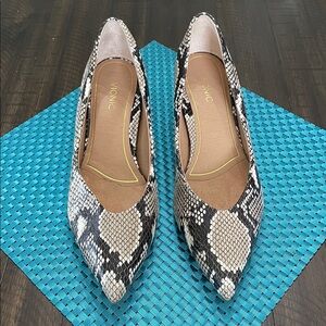 Vionic Josie kitten 2 inch heels in natural snake color.